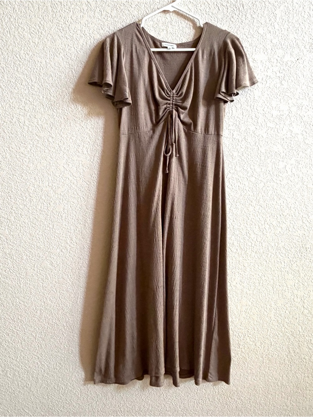 Max Studio Women's Medium Oatmeal Cinched Front Flutter Sleeve Midi Dress Classy